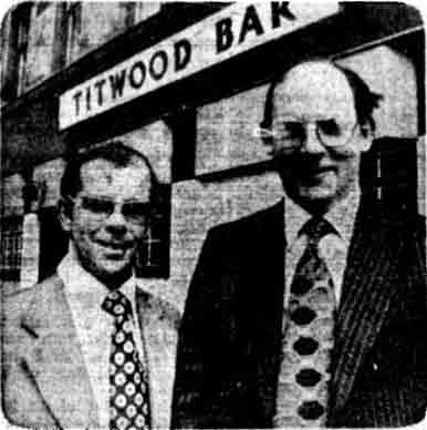 Bill Findlay and brother John outside the Titwood Bar 1978